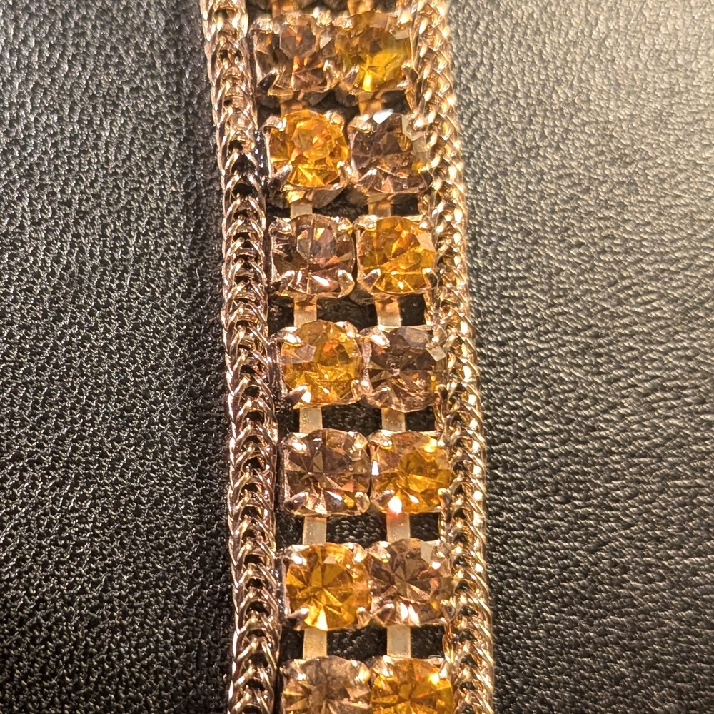 Vintage Elegant Gold and Bronze Coloured Bracelet. 7 Inches - Picture 4 of 4